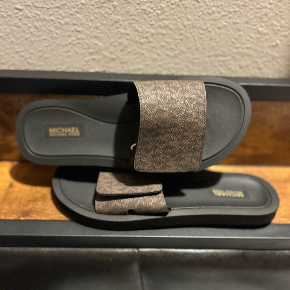 NWOT Michael Kors 🎀 Slide Sandals - Picture 3 of 4